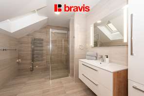 Prodej nadstandardního, nízkoenergetického rodinného domu 6+kk, ulice Wolkerova v srdci Mikulova s výjimečným výhledem, dvojgaráž, nadstandardní vybavení