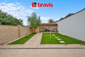 Prodej nadstandardního, nízkoenergetického rodinného domu 6+kk, ulice Wolkerova v srdci Mikulova s výjimečným výhledem, dvojgaráž, nadstandardní vybavení