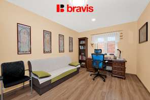 Prodej nadstandardního, nízkoenergetického rodinného domu 6+kk, ulice Wolkerova v srdci Mikulova s výjimečným výhledem, dvojgaráž, nadstandardní vybavení