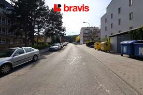 Pronájem bytu 2+kk, ul. Optátova, Brno - Jundrov, zeleň, balkón, garážové stání v ceně