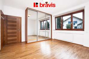 Pronájem rodinného domu 6+1, Nebovidy, zahrada, rybník, sauna, garáž, klimatizace, zimní zahrada