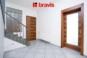 Pronájem rodinného domu 6+1, Nebovidy, zahrada, rybník, sauna, garáž, klimatizace, zimní zahrada