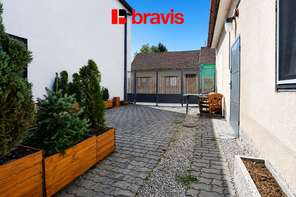 Pronájem bytu 2+kk, Rosice u Brna, ul. Zbýšovská, klidná lokalita, spoluužívání dvorku, možnost garážového stání