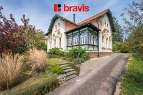 Prodej vily 5+kk na výjimečném místě, Tišnov, Riegerova ulice, nádherná, rozlehlá zahrada, pozemek 1800m², sklep, parkování