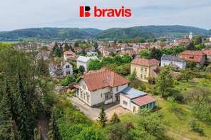 Prodej vily 5+kk na výjimečném místě, Tišnov, Riegerova ulice, nádherná, rozlehlá zahrada, pozemek 1800m², sklep, parkování