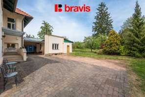 Prodej vily 5+kk na výjimečném místě, Tišnov, Riegerova ulice, nádherná, rozlehlá zahrada, pozemek 1800m², sklep, parkování