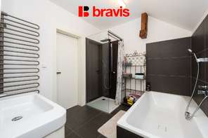 Prodej vily 5+kk na výjimečném místě, Tišnov, Riegerova ulice, nádherná, rozlehlá zahrada, pozemek 1800m², sklep, parkování