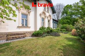 Prodej vily 5+kk na výjimečném místě, Tišnov, Riegerova ulice, nádherná, rozlehlá zahrada, pozemek 1800m², sklep, parkování
