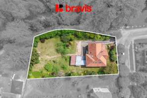 Prodej vily 5+kk na výjimečném místě, Tišnov, Riegerova ulice, nádherná, rozlehlá zahrada, pozemek 1800m², sklep, parkování
