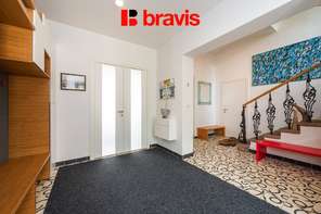 Prodej vily 5+kk na výjimečném místě, Tišnov, Riegerova ulice, nádherná, rozlehlá zahrada, pozemek 1800m², sklep, parkování
