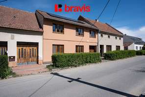 Prodej RD 6+1, řadový, postupná rekonstrukce, dvůr s venkovním bazénem, zahrada, letní posezení, Vyškov - Dědice
