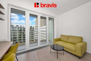 Pronájem zařízeného ateliéru 1+kk, Palác Trnitá, balkon, sklep, garážové stání