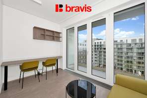 Pronájem zařízeného ateliéru 1+kk, Palác Trnitá, balkon, sklep, garážové stání