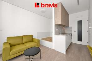 Pronájem zařízeného ateliéru 1+kk, Palác Trnitá, balkon, sklep, garážové stání