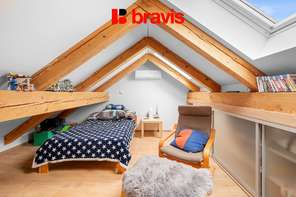 Prodej útulného mezonetového bytu 4+kk ,113 m² s parkovacím stáním , Jinačovice u Brna, klimatizován