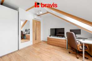 Prodej útulného mezonetového bytu 4+kk ,113 m² s parkovacím stáním , Jinačovice u Brna, klimatizován