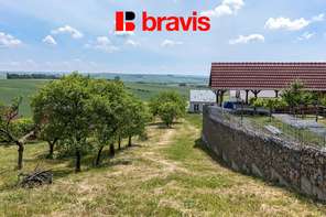 Prodej stavebního pozemku 1 323 m² v obci Viničné Šumice