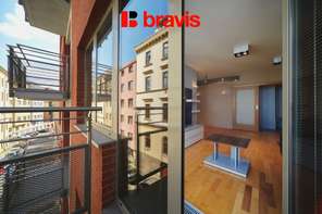 Pronájem bytu 1+kk, Brno - střed, ulice Kopečná, kompletně zařízený, balkón, s internetem, možnost parkování v domě