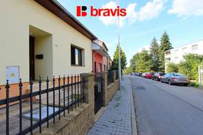 Pronájem bytu 1+kk, Brno - Nový Lískovec, ul. Úpatní, klidné bydlení, zařízený, v blízkosti Campus Square, internet a satelitní TV