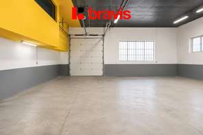 Pronájem skladovacího a výrobního prostoru 422 m2, Brno - Líšeň, ul.Úlehlova, 5 zastřešených parkovacích stání