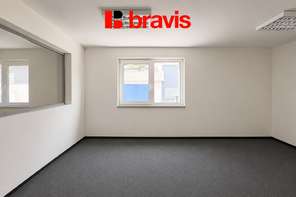 Pronájem skladovacího a výrobního prostoru 422 m2, Brno - Líšeň, ul.Úlehlova, 5 zastřešených parkovacích stání