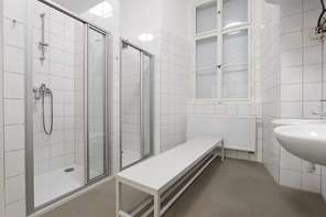 Pronájem obchodních prostor na Zelném trhu v centru Brna, 17 m², zahrádka ve vnitrobloku s vertikální zahradou, šatna, sklad, zázemí