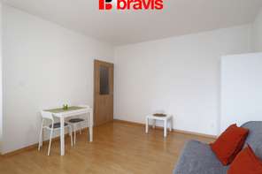 Pronájem bytu 1+kk, Brno - Zábrdovice, ulice Cejl, kompletně zařízený, klidná lokalita ve vnitrobloku, balkon, sklep