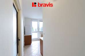 Pronájem slunného bytu 2+1, Brno - Jundrov, ul. Šeříkova, balkon, šatna, sklep, parkování