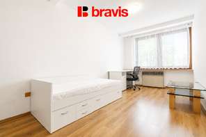 Pronájem bytu 3+1 se zahradou k užívání, 90 m², sdílené studentské bydlení, Masarykova čtvrť – Jeřabinová