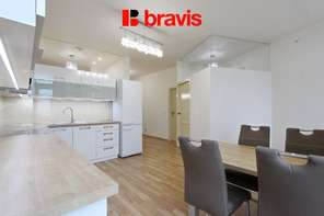 Pronájem prostorného bytu 3+1,115 m², Brno – Černá Pole, ulice Kunzova, balkon