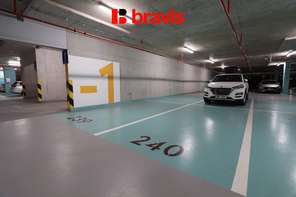 Garage space for rent, Palác Trnitá, near the Vlněna office park