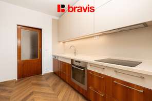 Pronájem prostorného bytu 4,5+1 s terasou, balkonem, garáží  – Brno, Stránice, ul. Rezkova