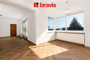 Pronájem prostorného bytu 4,5+1 s terasou, balkonem, garáží  – Brno, Stránice, ul. Rezkova