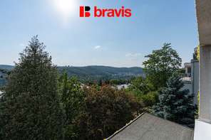 Pronájem prostorného bytu 4,5+1 s terasou, balkonem, garáží  – Brno, Stránice, ul. Rezkova