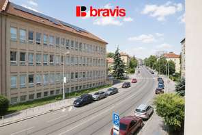 Podnájem prostorného 3+1, ul. Merhautova, Brno-Zábrdovice, garážové stání, 2 balkony, centrum města