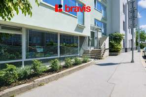 Podnájem prostorného 3+1, ul. Merhautova, Brno-Zábrdovice, garážové stání, 2 balkony, centrum města