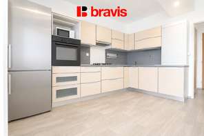 Podnájem prostorného 3+1, ul. Merhautova, Brno-Zábrdovice, garážové stání, 2 balkony, centrum města