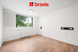 Prodej velmi prostorného bytu 2+1 68 m², Rosice, parkovací stání a sklep v ceně