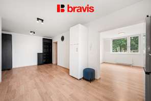Prodej velmi prostorného bytu 2+1 68 m², Rosice, parkovací stání a sklep v ceně