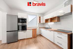 Prodej velmi prostorného bytu 2+1 68 m², Rosice, parkovací stání a sklep v ceně