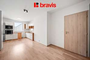 Prodej velmi prostorného bytu 2+1 68 m², Rosice, parkovací stání a sklep v ceně
