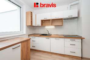 Prodej velmi prostorného bytu 2+1 68 m², Rosice, parkovací stání a sklep v ceně