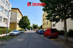 Pronájem bytu 3+kk, Šlapanice u Brna, ul. Brněnská Pole, terasa se zahrádkou, garážové stání