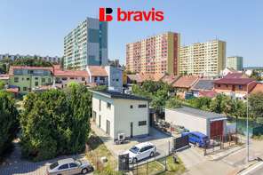 Prodej nízkoenergetického rodinného domu, Brno - Královo Pole, garáž, sklep, dostatek parkování, pozemek 400m²