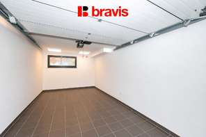 Prodej nízkoenergetického rodinného domu, Brno - Královo Pole, garáž, sklep, dostatek parkování, pozemek 400m²