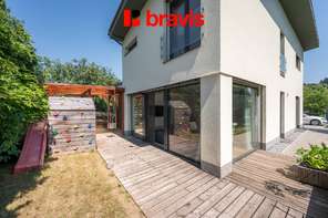 Prodej nízkoenergetického rodinného domu, Brno - Královo Pole, garáž, sklep, dostatek parkování, pozemek 400m²