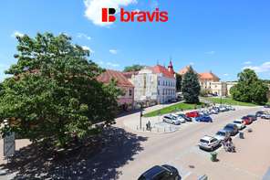 Pronájem moderní kanceláře s balkonem – Palackého náměstí, Slavkov u Brna, možnost parkování a reklamy