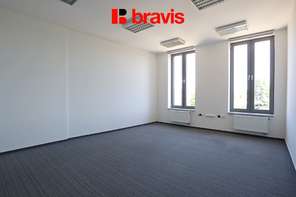 Rent a modern office with a balcony - Palackého náměstí, Slavkov u Brna, parking and advertising options