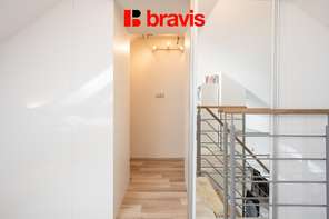 Pronájem moderního bytu 3+kk, ul. Višňová, Moravany u Brna, terasa, garáž, park. stání, klimatizace