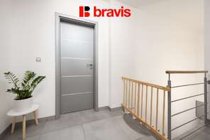 Pronájem moderního bytu 3+kk, ul. Višňová, Moravany u Brna, terasa, garáž, park. stání, klimatizace